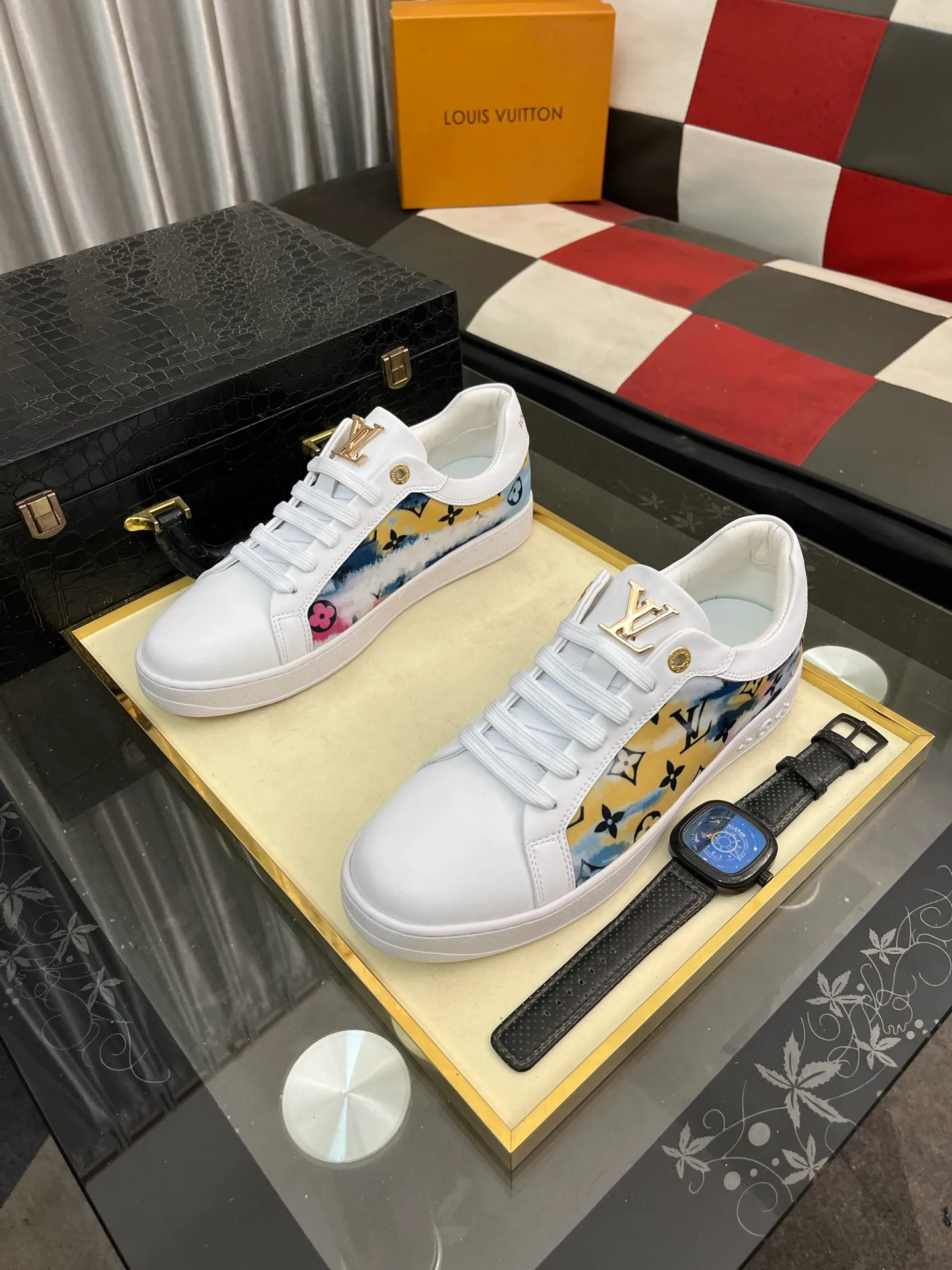 Men's shoes💰400⌚️⌚️"LV" latest men's casual shoes, genuine leather lining, rubber wear-resistant outsole, fine lines and beautiful strips, not too much decoration, European and American style, comfortable and high-end, code number: 38 to 44 45 can be customized, 3️⃣colors are available